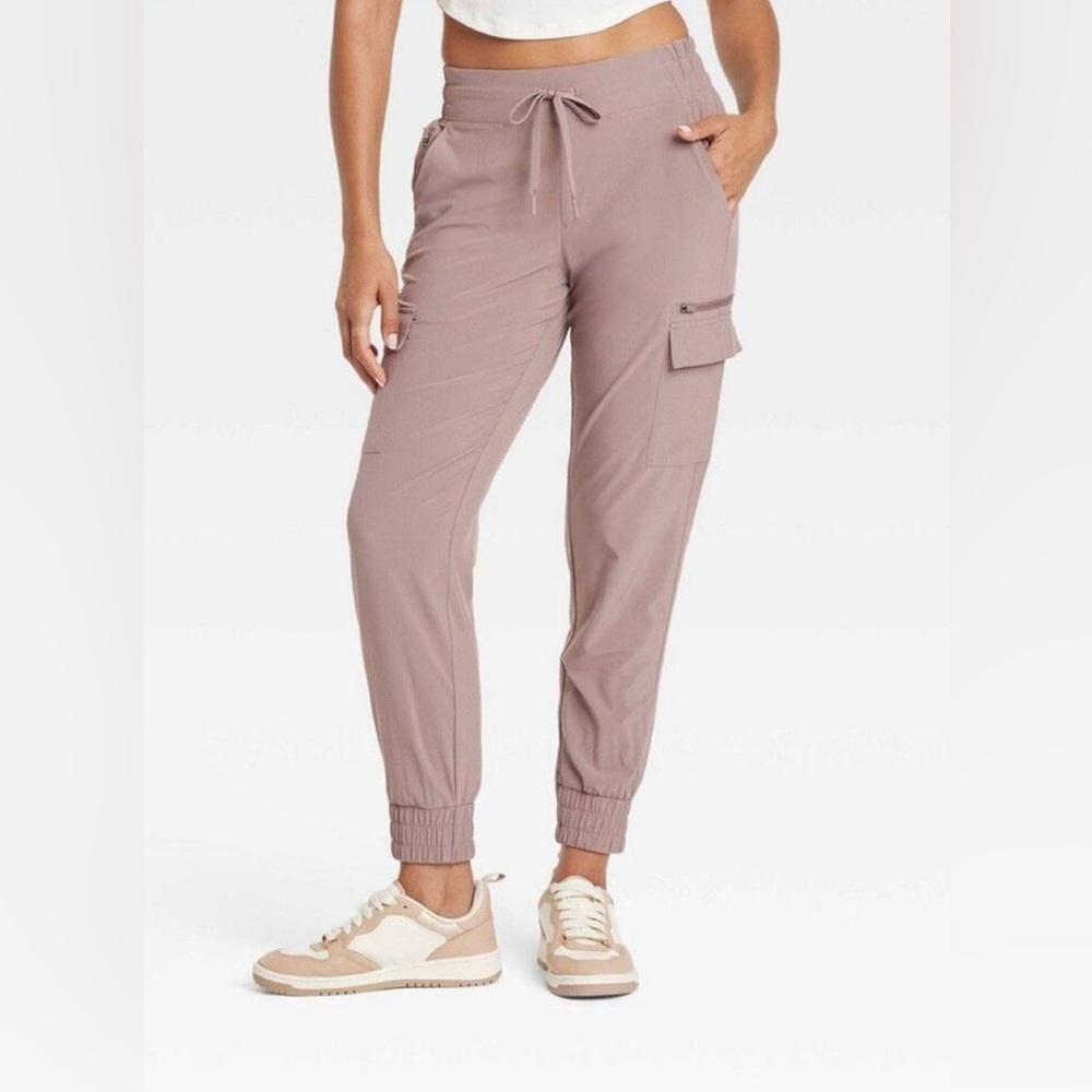 Women’s Active Light Mid-Rise Cargo Joggers - Taupe - M
